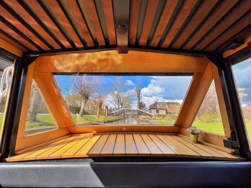 Amsterdam: Giethoorn, Afsluitdijk and Zaanse Schans Day Trip - Accessibility and Group Size