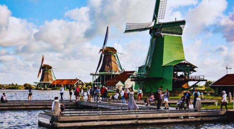 Amsterdam: Giethoorn and Zaanse Schans Windmills Day Tour - The Guides: Knowledgeable, Friendly, and Engaging