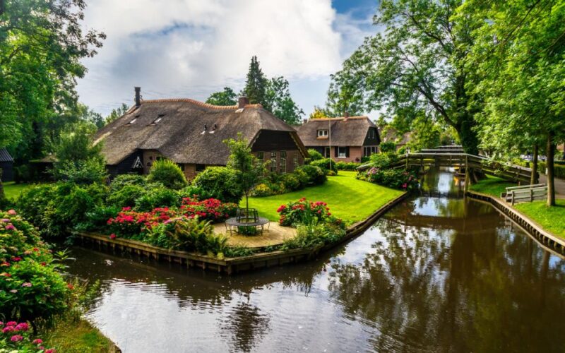 Amsterdam: Giethoorn Day Trip, Boat Tour, and Walking Tour - Departure from Amsterdam at Overhoeksplein