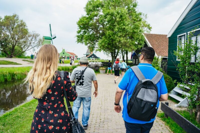 Amsterdam: Giethoorn, Volendam, and Zaanse Schans Tour - Guides and Personal Experiences