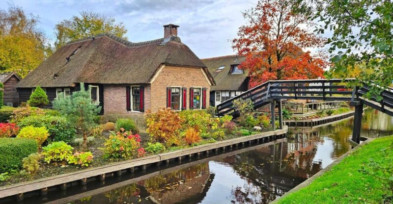 Amsterdam: Giethoorn, Zaandam & Zaanse Schans Tour w/ Pickup - Zaanse Schans Windmills and Wooden Shoe Workshop