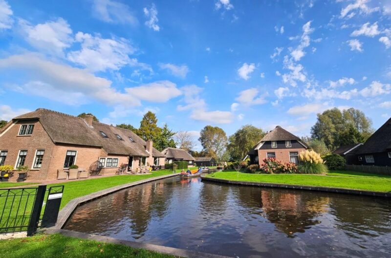 Amsterdam: Giethoorn, Zaandam & Zaanse Schans Tour w/ Pickup - Exploring the World of Windmills at Zaanse Schans