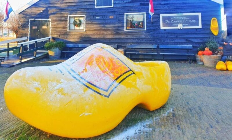 Amsterdam: Giethoorn, Zaandam & Zaanse Schans Tour w/ Pickup - The Village of Giethoorn and Its Canal Cruise