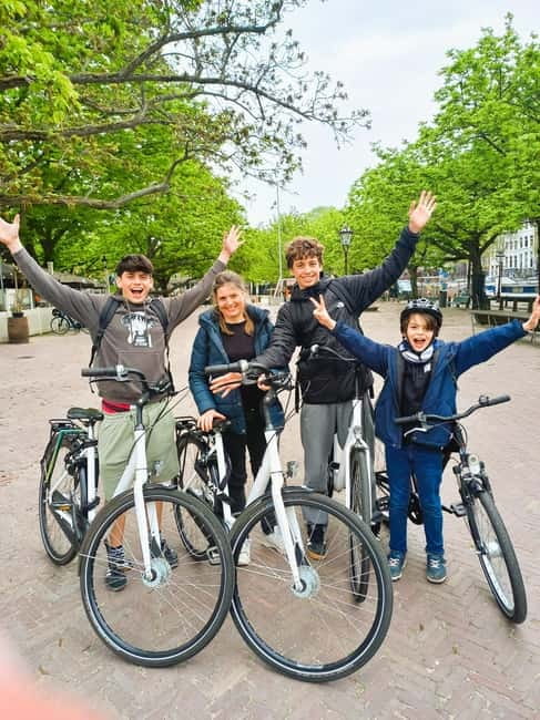 Amsterdam: Guided bike tour in French off the beaten track - Ideal Audience for This Tour