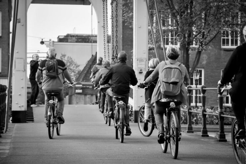 Amsterdam: Guided City Bike Tour in French - Visiting the Famous Anne Frank House and Surrounding District