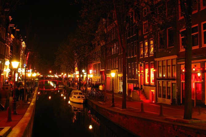 Amsterdam: Guided Red Light District and City Walking Tour - Who Should Choose This Tour?
