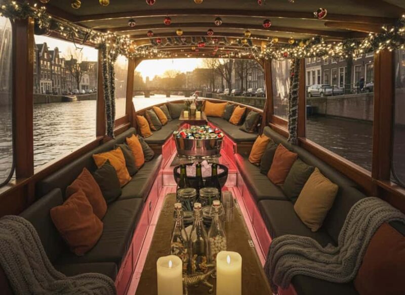 Amsterdam: Heated Cruise with Local Guide & Optional Drinks - Passengers Rave About the Guides and Atmosphere