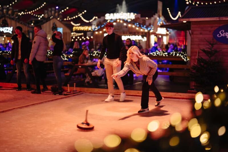 Amsterdam: Het Amsterdamse Winterparadijs Entry Ticket - Indoor and Outdoor Ice Skating on a Massive Rink