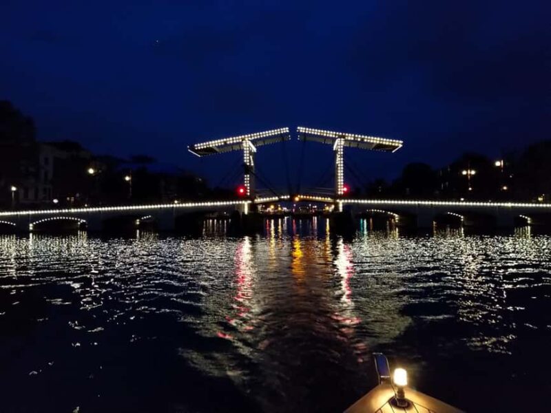 Amsterdam: Hidden Gems Canal Cruise on Historic Boat - The Historic Dutch Boat and its Unique Design
