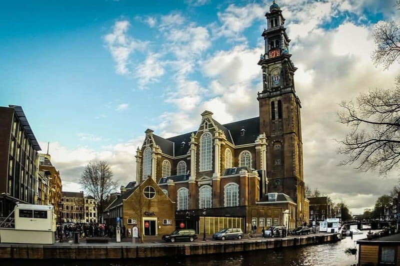 Amsterdam Hidden Gems: City Tour with an art historian - Practical Details: Group Size, Accessibility, and Logistics