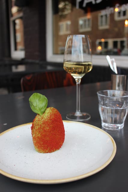 Amsterdam: High Wine at wine bar Paskamer, 3-rounds - Why the Paskamer High Wine Stands Out