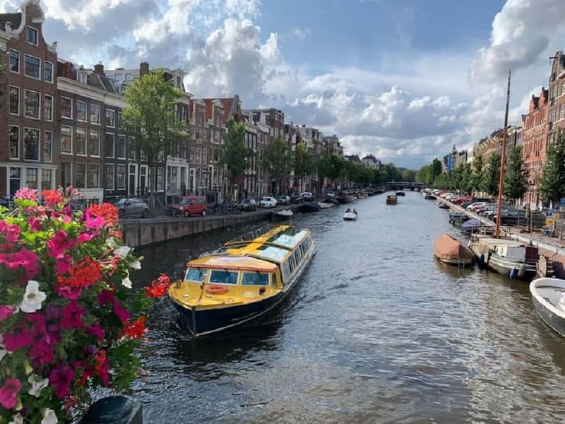 Amsterdam: Historic City Centre Canal Cruise - The Guide and Audio Commentary: Informative and Personal