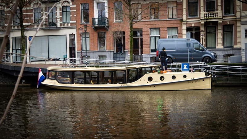 Amsterdam: Historic Virtual Reality Luxury Boat Tour - Amsterdam: Historic Virtual Reality Luxury Boat Tour – A Unique Journey Through Time