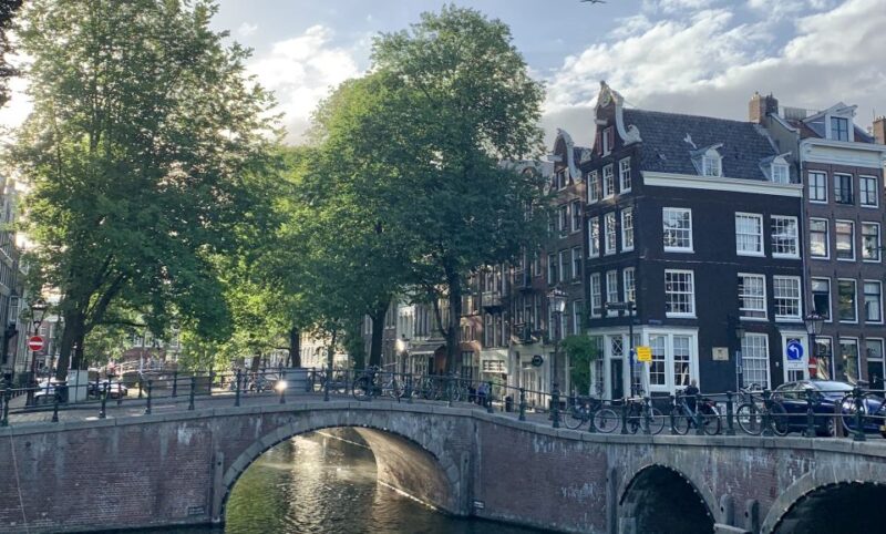 Amsterdam: Inner City Bike Tour German or English (Private) - Crossing the Iconic Magere Brug and Exploring the Amstel River