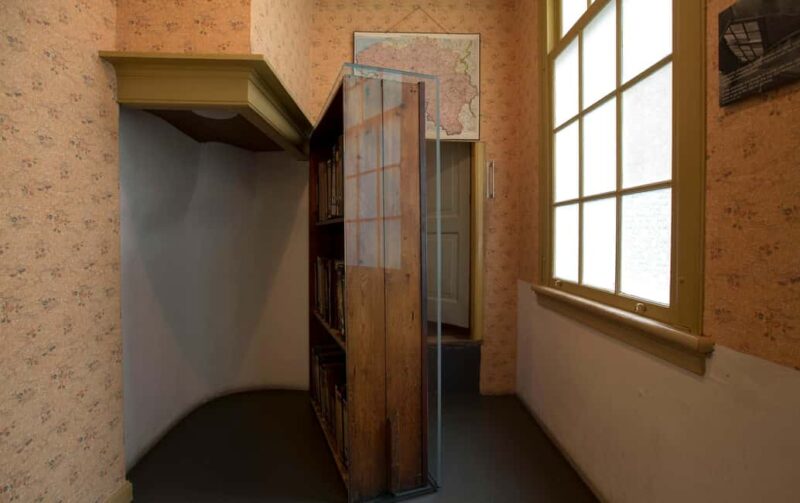 Amsterdam: Jewish Quarter Walking Tour - Exploring the "Jodenbuurt": The Historic Jewish Neighborhood