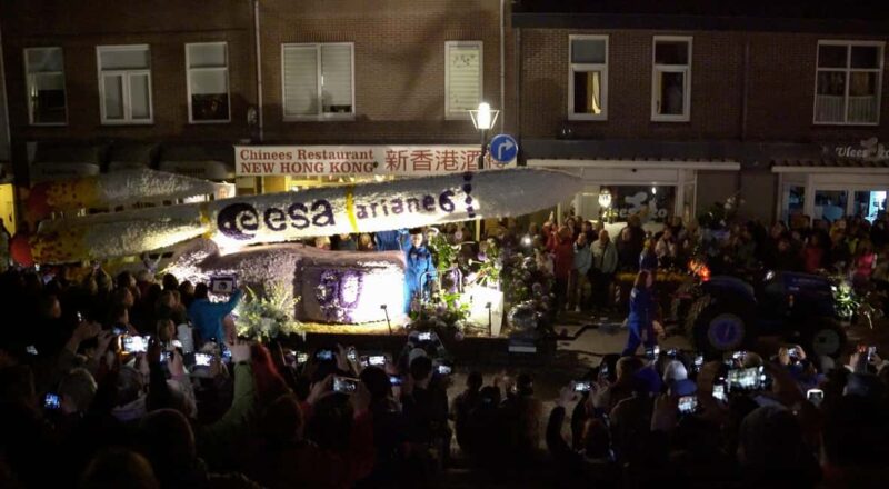 Amsterdam: Keukenhof and Illuminated Flower Parade Tour - Frequently Asked Questions