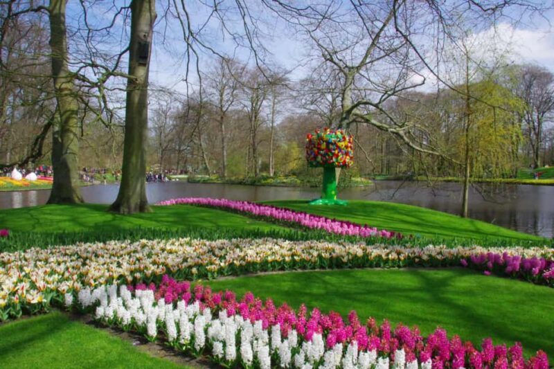 Amsterdam: Keukenhof Gardens Guided Tour Spanish and English - Tour Pacing and Group Experience