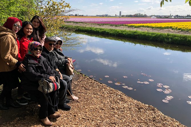 Amsterdam: Keukenhof Tulip Gardens and Giethoorn with Boat Tour - Keukenhof Tulip Garden: A Spectacle of Color and Creativity