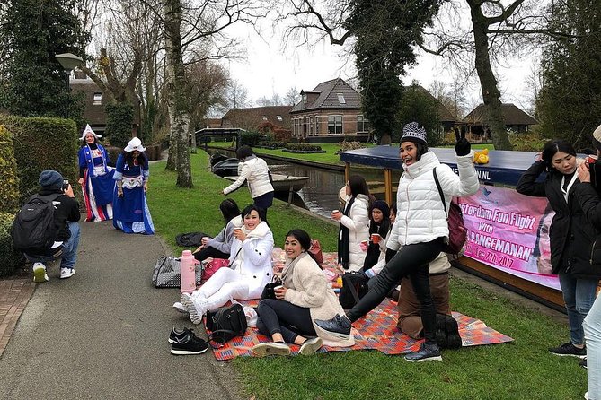 Amsterdam: Keukenhof Tulip Gardens and Giethoorn with Boat Tour - Discover Giethoorn: The "Venice of the North"