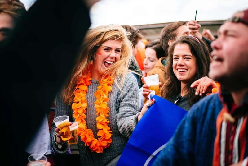 Amsterdam: Kings Night Pub Crawl with VIP Club Entry - Celebrate Kings Night with a Vibrant Pub Crawl in Amsterdam