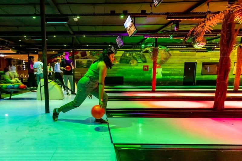Amsterdam: LED Bowling Experience - How the Venue Handles Minor Issues and Crowd Levels