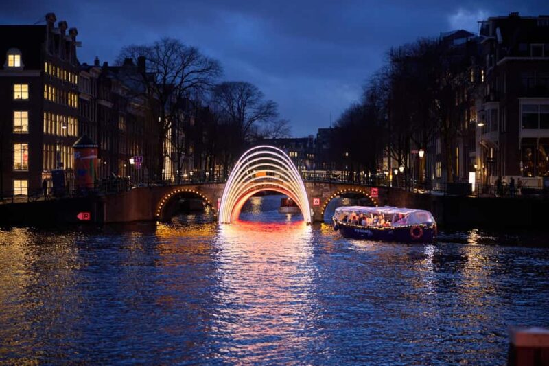 Amsterdam: Light Festival Boat with Hot Choco & Stroopwafel - What Sets This Tour Apart from Similar Options