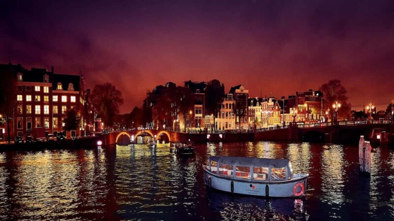 Amsterdam: Light Festival Cruise with Hot Snacks & Drinks - Key Points
