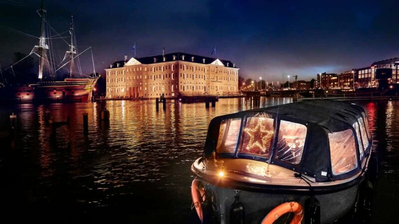 Amsterdam: Light Festival Cruise with Hot Snacks & Drinks - Suitable for a Romantic Night or Festive Outing