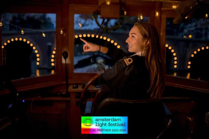 Amsterdam: Light Festival Heated Cruise + Hot Choco + Snack - The Experience of the Guides and Crew