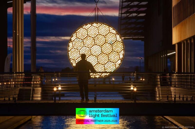 Amsterdam: Light Festival Heated Cruise + Unl Drinks & Snack - The Atmosphere and Pace: Calm, Relaxed, and Unhurried