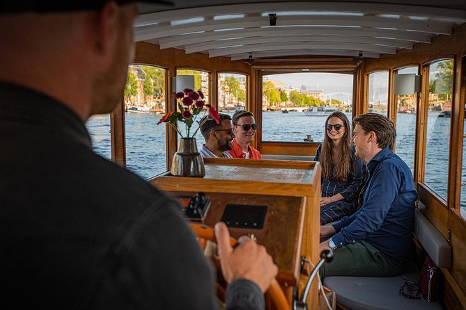 Amsterdam Light Festival Private Cruise With Welcome Drink - Key Points