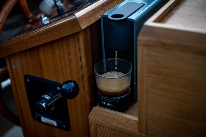 Amsterdam Light Festival Private Cruise With Welcome Drink - Ideal Audience for This Light Festival Cruise