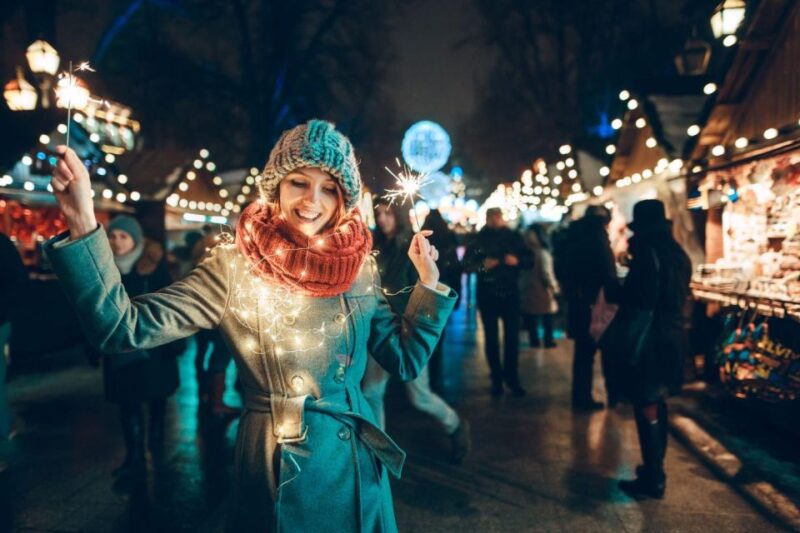 Amsterdam Light Festival Winter Walk & Stroopwafel Workshop - Cozy Comforts: Hot Chocolate and Winter Hat