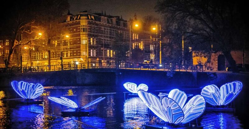 Amsterdam: Light Sculptures Small Boat Tour with Gluhwein - Starting Point and How to Find the Boat
