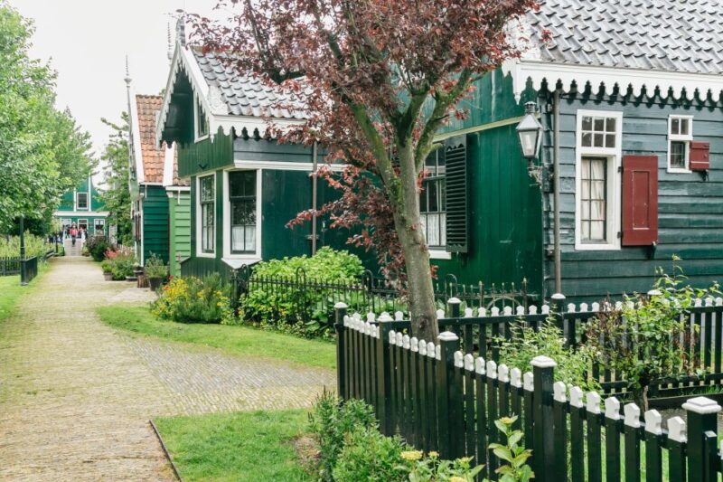 Amsterdam: Live-Guided Zaanse Schans & Cheese Tasting Tour - Tasting the Famous Gouda Cheese at Catharina Hoeve Cheese Farm