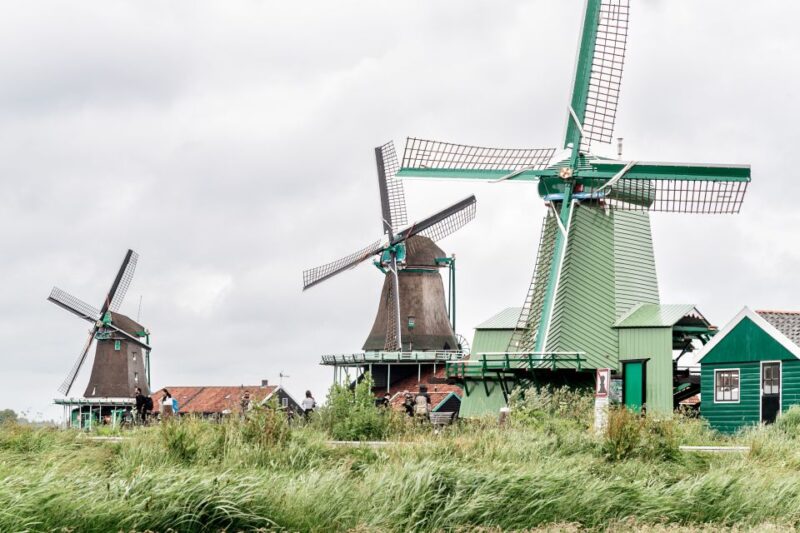 Amsterdam: Live-Guided Zaanse Schans & Cheese Tasting Tour - Scenic Windmills and Rich Architectural Views in Zaanse Schans