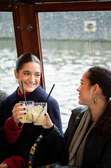 Amsterdam: Luxury Saloon Boat Cruise with Cocktails & Waffle - Booking and Flexibility: Reserving with Ease