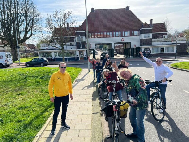 Amsterdam: Mike's Countryside E-bike Tour, Cheese & Clogs - Exploring Monnickendam’s Historic Streets