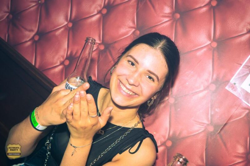 Amsterdam: New Year's Eve Pub Crawl with Optional Club Entry - Midnight champagne toast at Dam Square