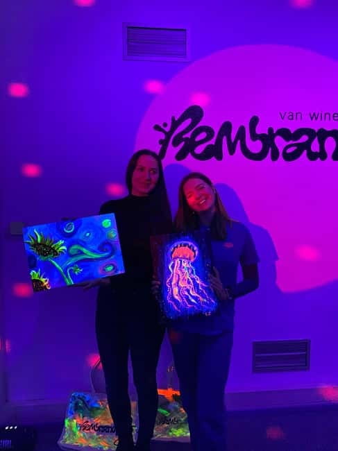 Amsterdam: Paint and Sip in the Dark at Rembrandt van Wine - Accessibility and Group Size