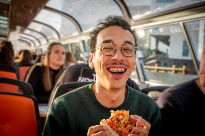 Amsterdam Pizza Cruise with New York Pizza & Drinks - The Guide’s Commentary and Onboard Atmosphere