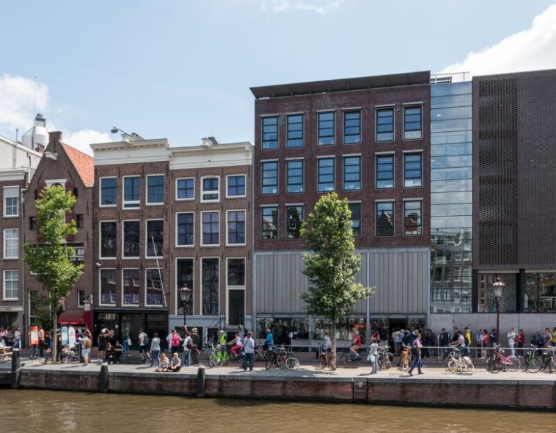Amsterdam: Private Anne Frank and Jewish Quarter Tour - Discover the Rich Culture at Nieuwmarkt en Lastage