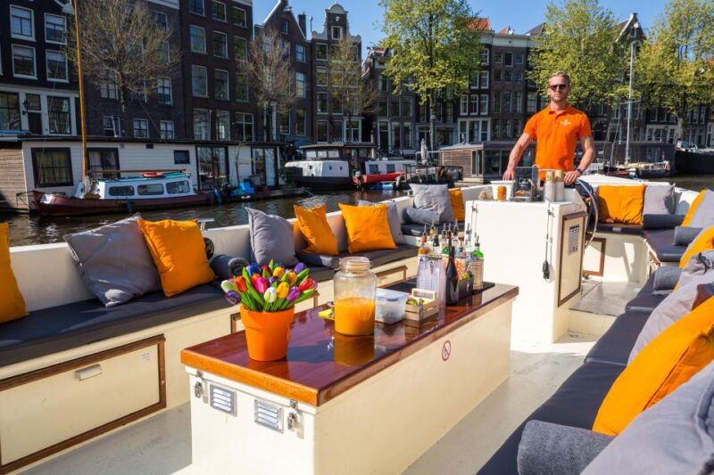 Amsterdam: Private BBQ Cruise with Personal Chef & Drinks - The Chef and Crew: Friendly, Knowledgeable, and Skilled