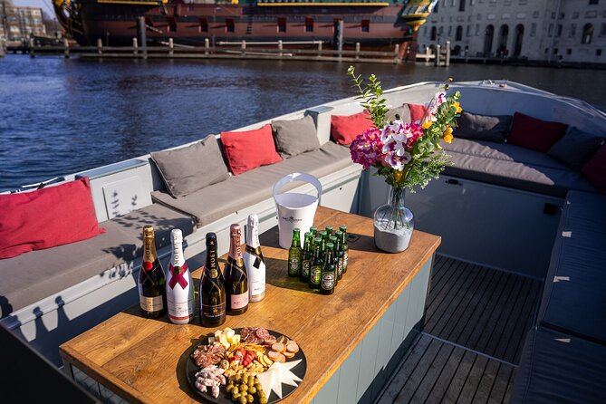Amsterdam: Private Canal Cruise with Drinks and Snacks - Drinks, Snacks, and a Friendly Atmosphere