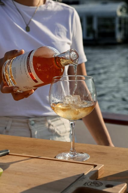 Amsterdam: Private City Canal Cruise - Starting Point: Central Location in Amsterdam