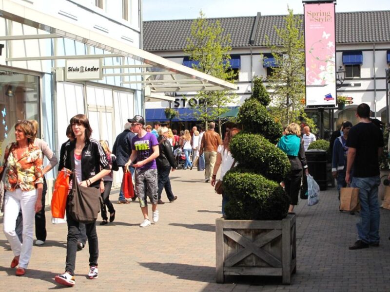 Amsterdam: Private Day Trip to Designer Outlet Roermond - Discover the Largest Designer Outlet Near Amsterdam