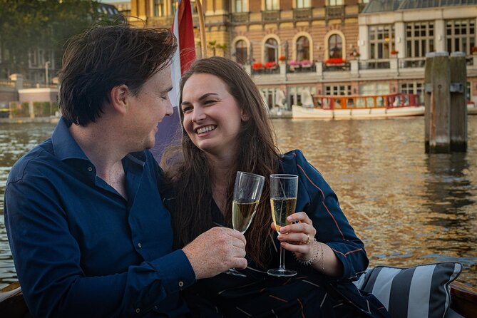 Amsterdam Private Dinner Cruise incl Drinks & 2-course Dinner 2hr - The Experience of the Guides and Captains