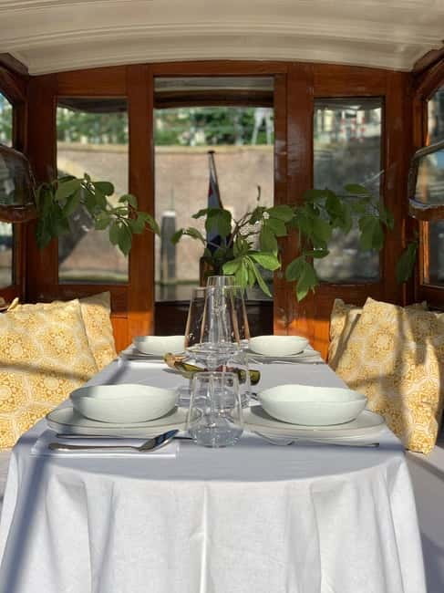 Amsterdam: Private Dinner Cruise with Guide and Wine - Navigating the Iconic Canals of Herengracht and Keizersgracht