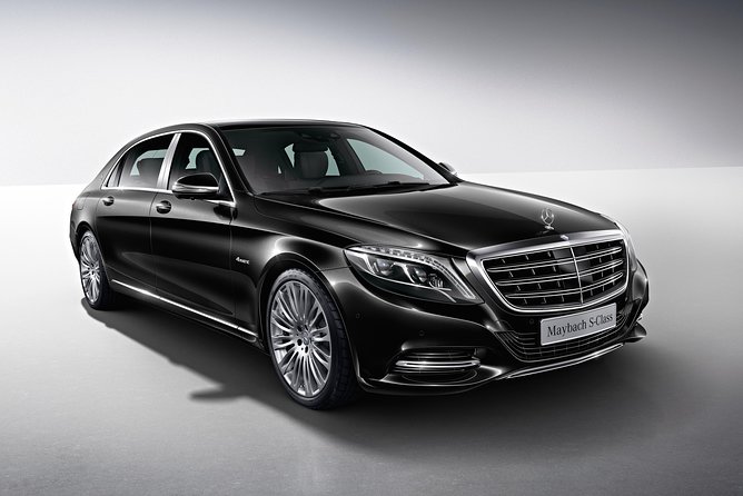 Amsterdam Private Local Transfer - The Limousine Experience: Comfort and Modern Amenities