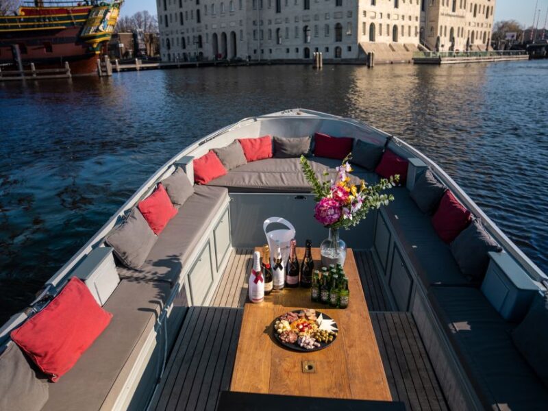 Amsterdam: Private Luxury Cruise with Drinks & Silent Disco - Suitable for Who?
